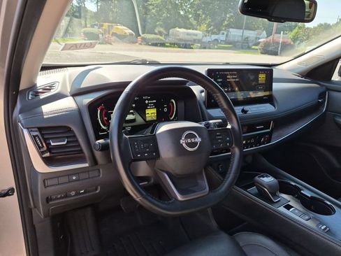 Used 2025 Nissan Rogue Platinum FWD image 10