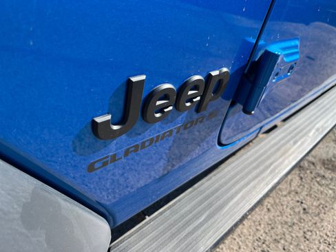 Certified 2023 Jeep Gladiator Sport w/ Trailer Tow Package image 23