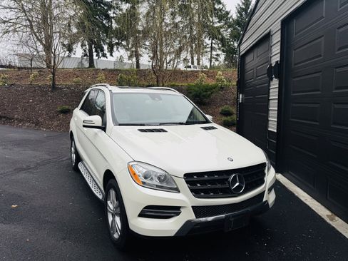 Used 2014 Mercedes-Benz ML 350 4MATIC w/ Premium 1 Package image 2