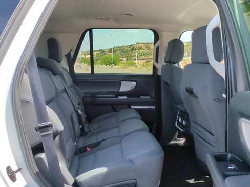 Used 2025 Ford Expedition Active image 29