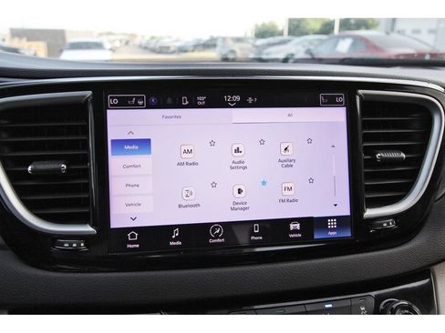 Used 2023 Chrysler Pacifica Touring-L FWD image 26