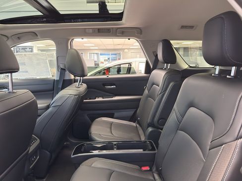 New 2026 Nissan Pathfinder SL image 30