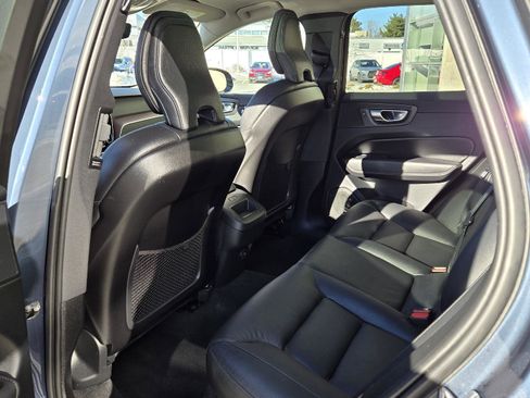 Used 2024 Volvo XC60 B5 Plus image 21