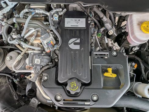 Used 2026 RAM 2500 Laramie AWD/4WD image 13