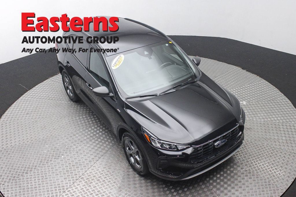 Used 2025 Ford Escape ST-Line FWD image 5