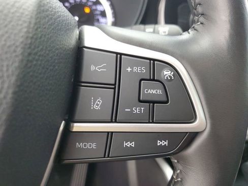 Used 2024 Toyota Highlander LE AWD/4WD image 26