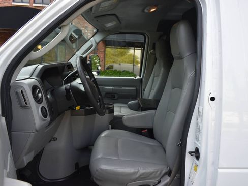Used 2014 Ford E-350 and Econoline 350 Super Duty RWD image 7
