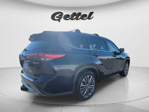 Used 2021 Toyota Highlander Platinum image 5