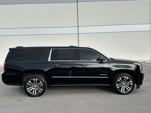 Used 2019 GMC Yukon XL Denali w/ Denali Ultimate Package image 4