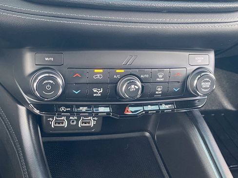 Used 2021 Dodge Durango SXT image 29