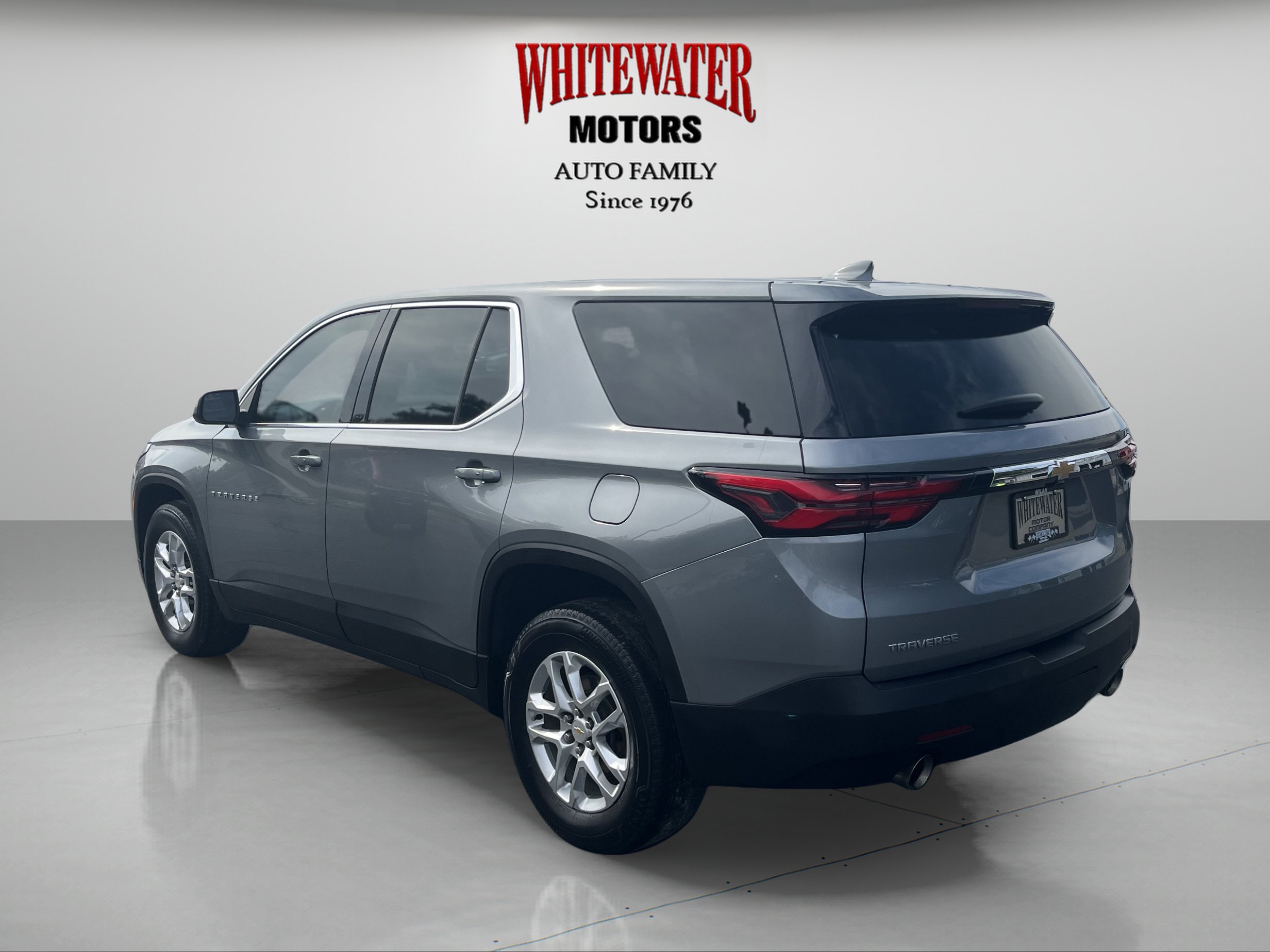 Used 2023 Chevrolet Traverse LS FWD image 3