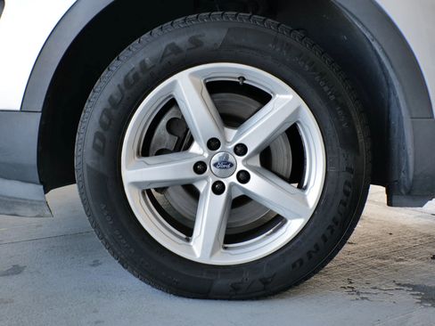 Used 2017 Ford Explorer XLT w/ Equipment Group 202A image 32