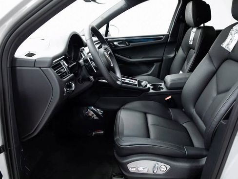 Certified 2025 Porsche Macan image 16
