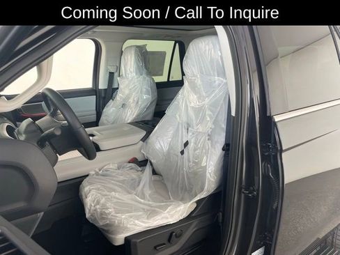 Used 2026 Ford Expedition Platinum w/ Driver's Package AWD/4WD image 2
