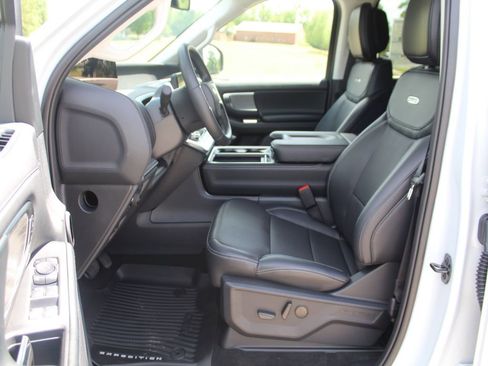 New 2026 Ford Expedition Platinum w/ Driver's Package AWD/4WD image 4
