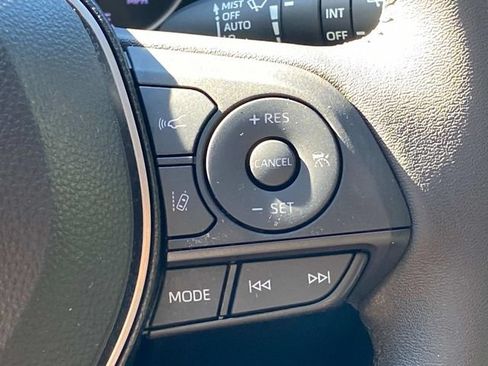 Used 2022 Toyota RAV4 XLE Premium AWD/4WD image 21