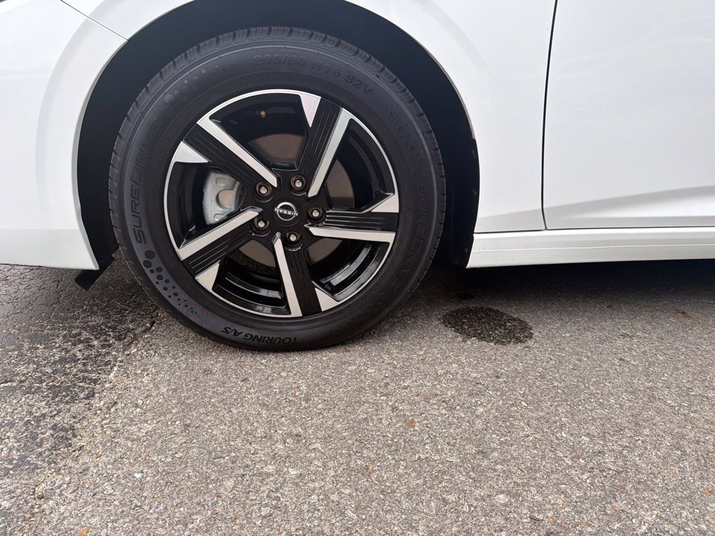 Used 2025 Nissan Sentra SV FWD image 9