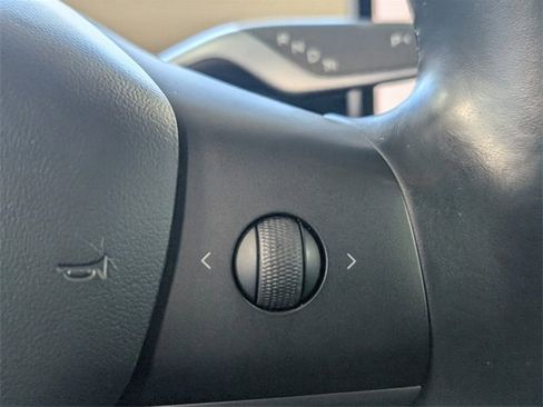 Used 2019 Tesla Model 3 Standard Range image 19