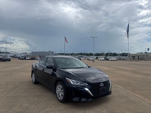Certified 2024 Nissan Sentra S FWD image 3