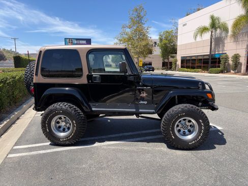 Used 2002 Jeep Wrangler Sahara AWD/4WD image 4