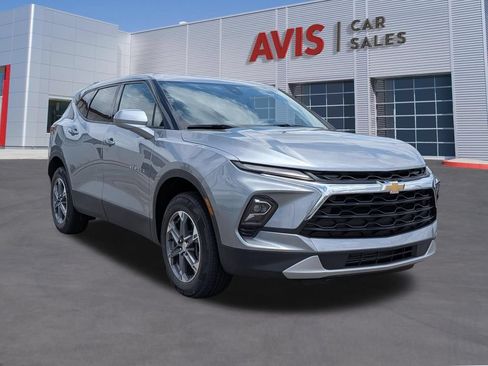 Used 2025 Chevrolet Blazer LT FWD image 3