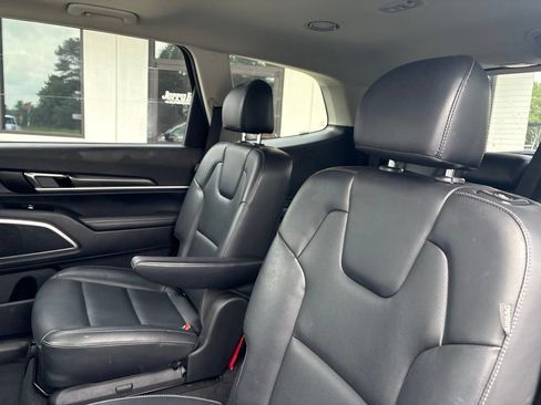 Used 2025 Kia Telluride S FWD image 6