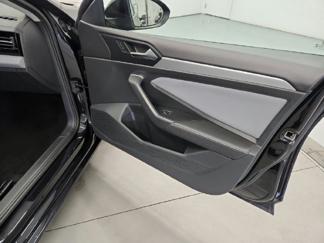 Used 2025 Volkswagen Jetta SE FWD image 26