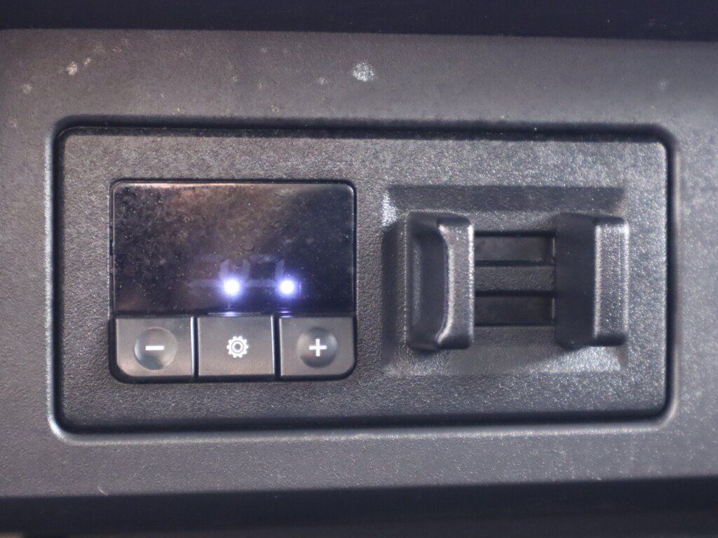 Used 2022 Nissan Titan PRO-4X w/ Pro-4x Convenience Package AWD/4WD image 33