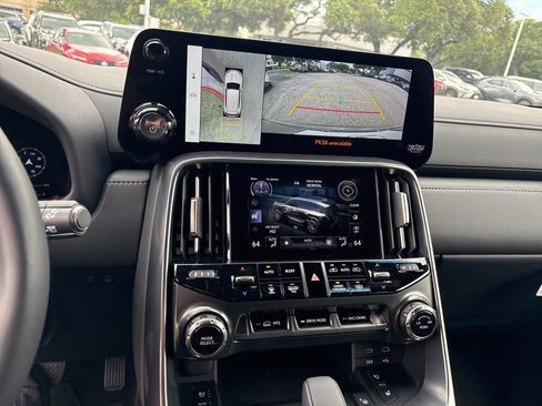 Certified 2025 Lexus LX 700h Overtrail w/ Accessory Package (Z1) AWD/4WD image 17