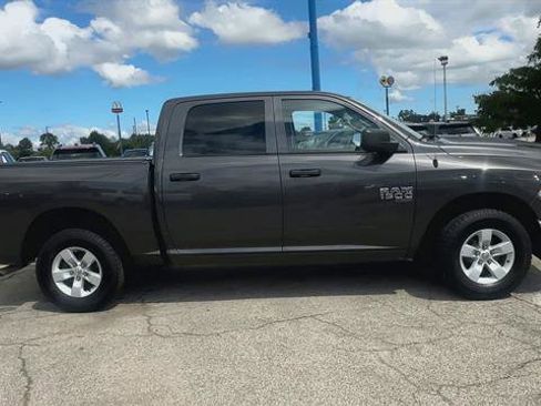 Used 2022 RAM 1500 Classic SLT image 9