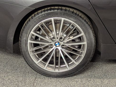 Used 2018 BMW 530i xDrive image 9