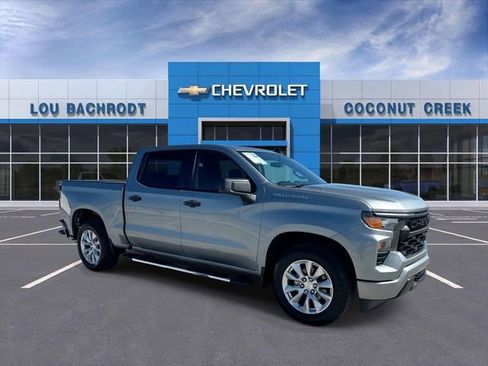 Used 2025 Chevrolet Silverado 1500 Custom image 2