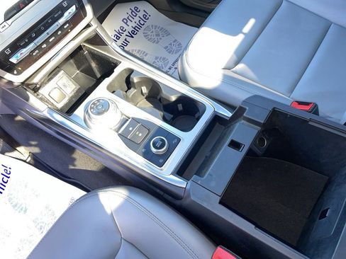 Used 2021 Ford Explorer XLT w/ Equipment Group 202A image 9