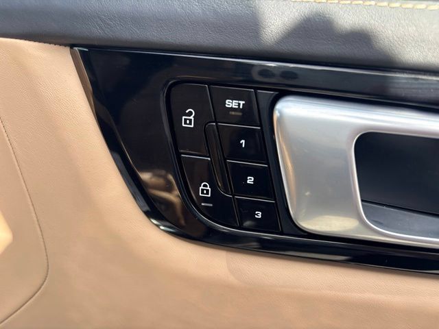 Used 2019 Porsche Cayenne S AWD/4WD image 7
