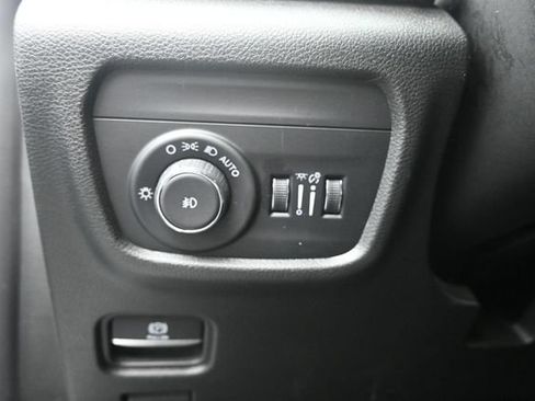 Used 2023 Jeep Grand Cherokee Limited w/ Black Appearance Package AWD/4WD image 18