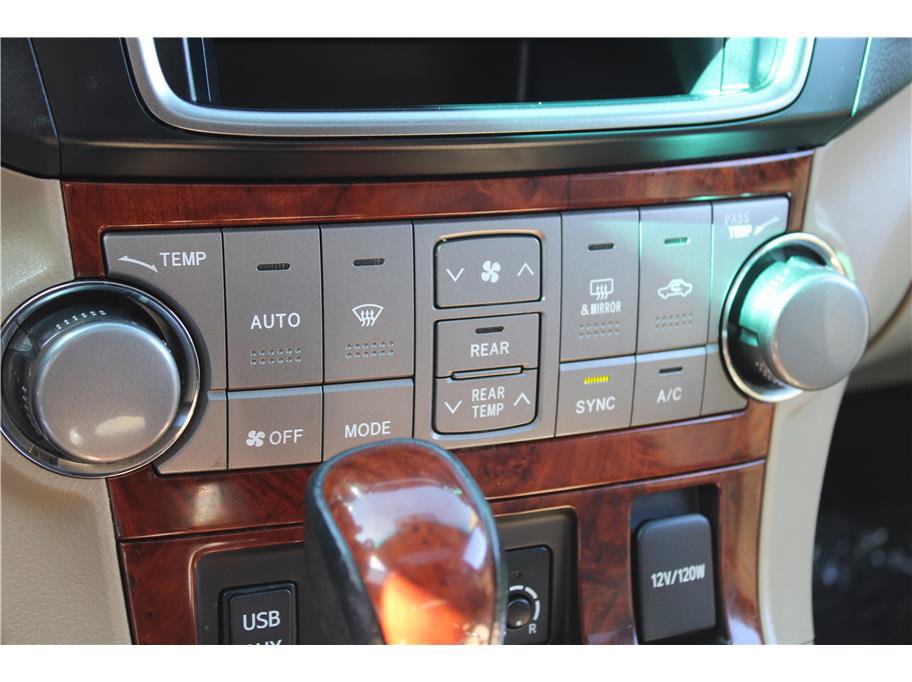 Used 2013 Toyota Highlander Limited AWD/4WD image 30