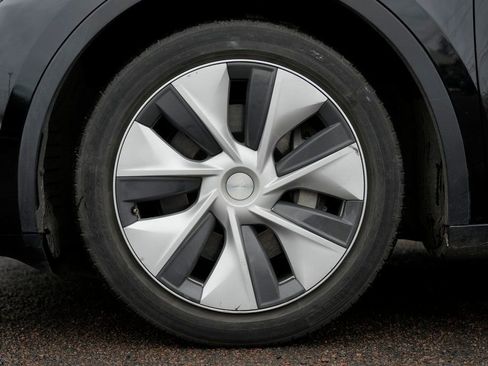 Used 2023 Tesla Model Y Long Range image 13