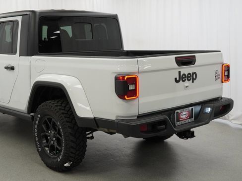 Certified 2024 Jeep Gladiator Sport image 13