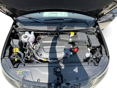 New 2026 Chrysler Pacifica Limited w/ Uconnect Theater Family Group FWD image 18