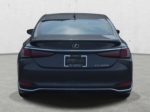 Certified 2025 Lexus ES 300h Ultra Luxury w/ Accessory Package (Z2) FWD image 6