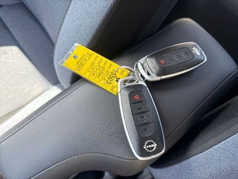 Used 2025 Nissan Versa SV w/ Trunk Package image 31