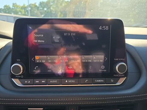 Used 2025 Nissan Rogue SV FWD image 26