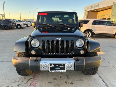 Used 2015 Jeep Wrangler Unlimited Sahara w/ Connectivity Group image 8