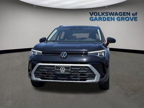 New 2025 Volkswagen Taos SE image 4