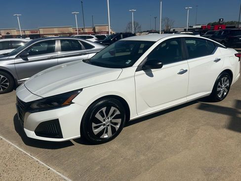 Used 2025 Nissan Altima 2.5 S image 13