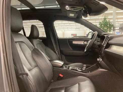 Used 2019 Volvo XC40 T5 Momentum AWD/4WD image 16
