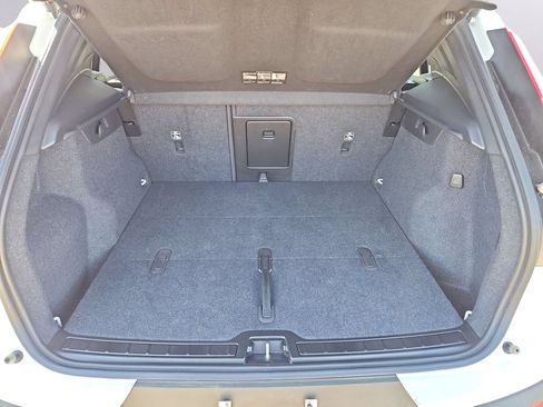 Used 2024 Volvo XC40 B5 Plus w/ Climate Package AWD/4WD image 36