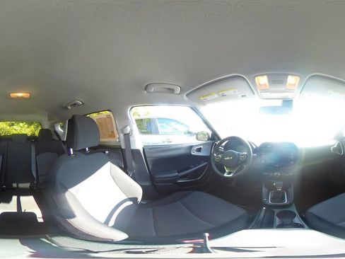 Used 2025 Kia Soul LX w/ LX Technology Package FWD image 37