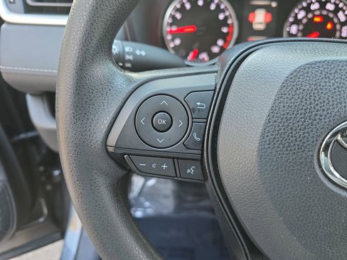 Used 2021 Toyota RAV4 LE image 16