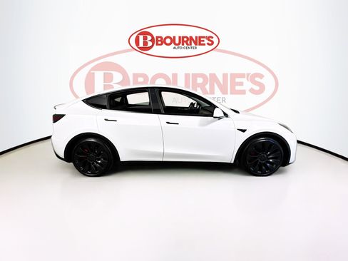Used 2022 Tesla Model Y Performance image 11